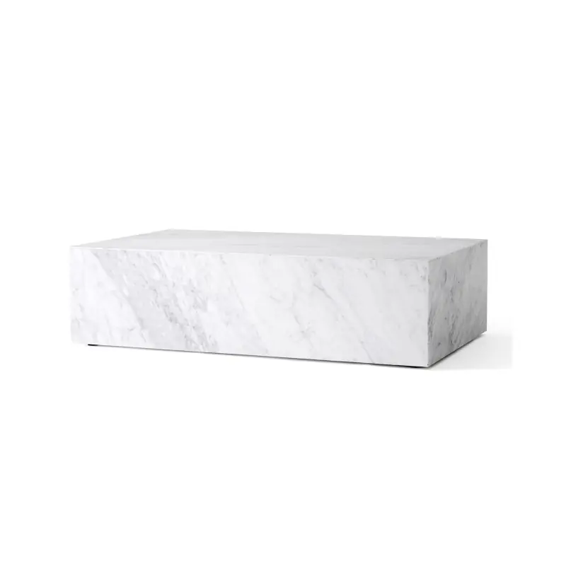Niski biały marmurowy stolik Plinth, Audo Do wyczerpania zapasów