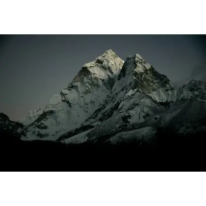 Tani Amadablam po zachodzie